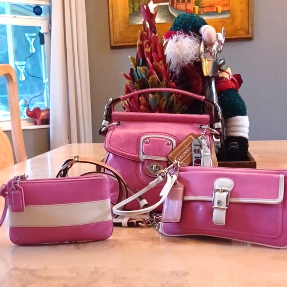 VINTAGE 2000's TWO COACH LEATHER WRISTLETS & 2007 COACH BAG - Picture 3 of 17